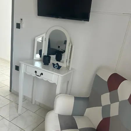 公寓 Styilel Milos 2 *